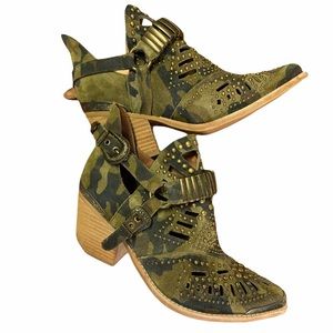 New Rare Jeffrey Campbell Calhoun Camo Booties